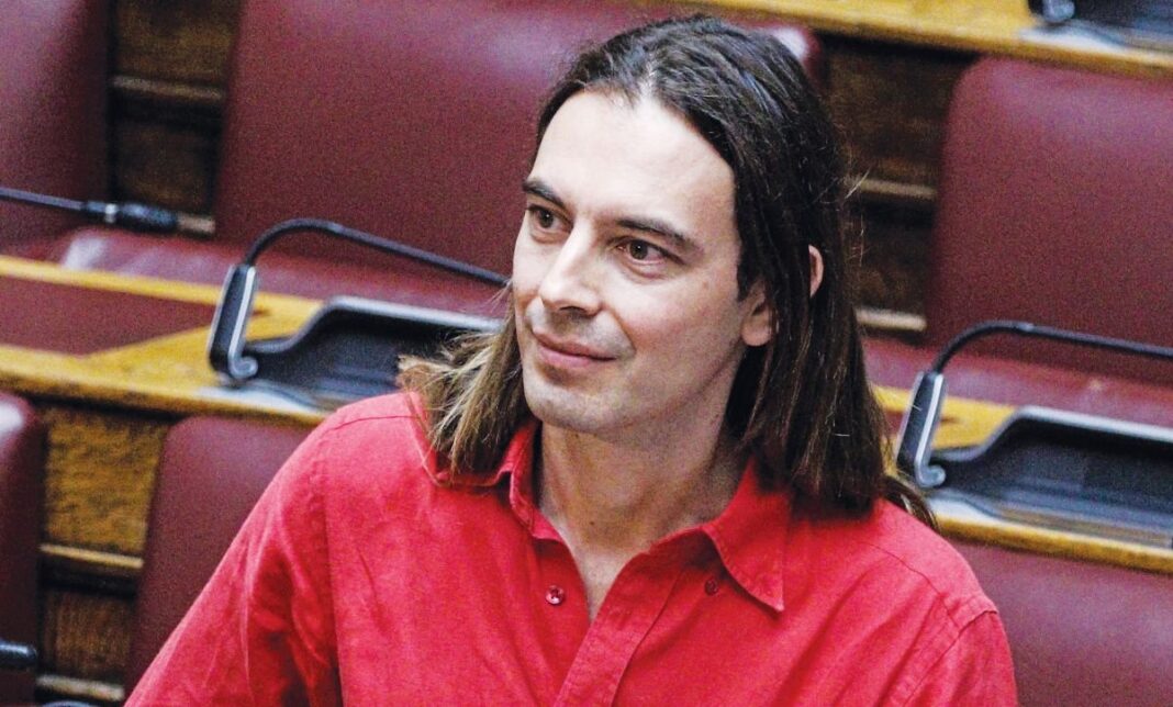 Κρίτων Αρσένης: Ρίχνει την ευθύνη των πυρκαγιών στην ανικανότητα του αρχηγείου της Πυροσβεστικής