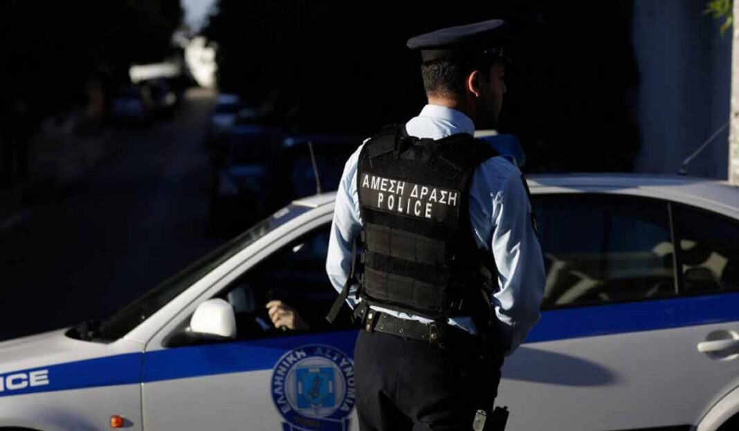 Τσάκωσαν γνωστό επιχειρηματία της Γλυφάδας που κυκλοφορούσε γυμνός σε χωράφια της Τρίπολης