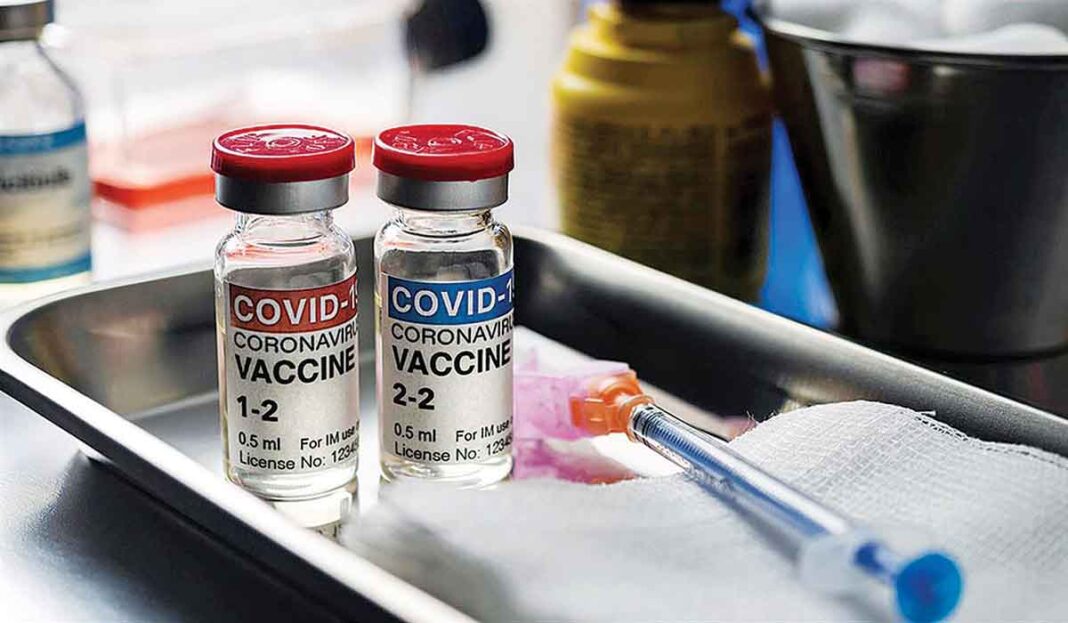 Το ηχηρό «όχι» του FDA για τη χορήγηση τρίτης δόση «πάγωσε» την κυβέρνηση