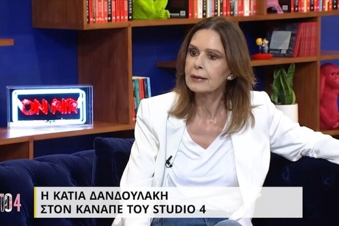 Κάτια Δανδουλάκη – «Είναι πολύ γελοίο για μια γυναίκα στα 40 να κυλιέται στα γρασίδια...»