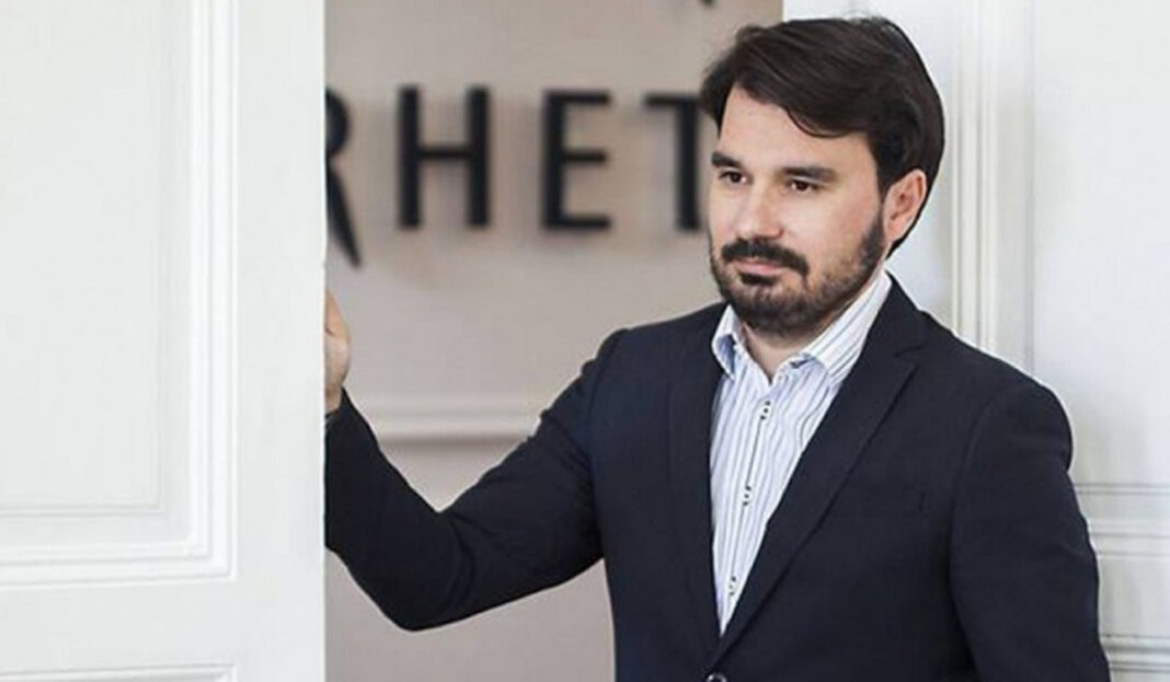Ο Ανδρέας Παπαμιμίκος βάπτισε την κορούλα του σε στενό κύκλο λόγω πανδημίας