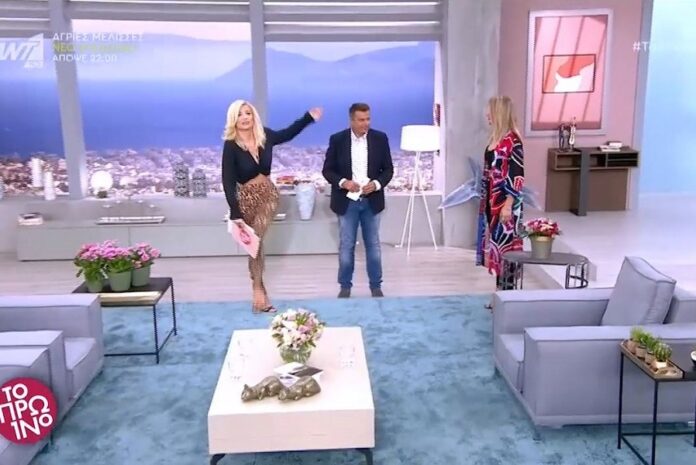 Γλίτωσε στο παραπέντε τη τούμπα η Φαίη Σκορδά - Μπερδεύτηκε το τακούνι της στο χαλί (video)