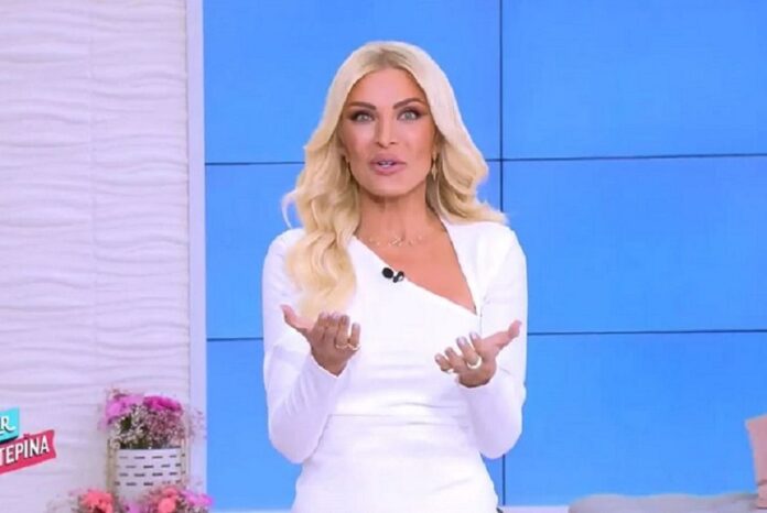 «Super Κατερίνα» - Ντυμένη στα λευκά στη πρεμιέρα της η Κατερίνα Καινούργιου (video)