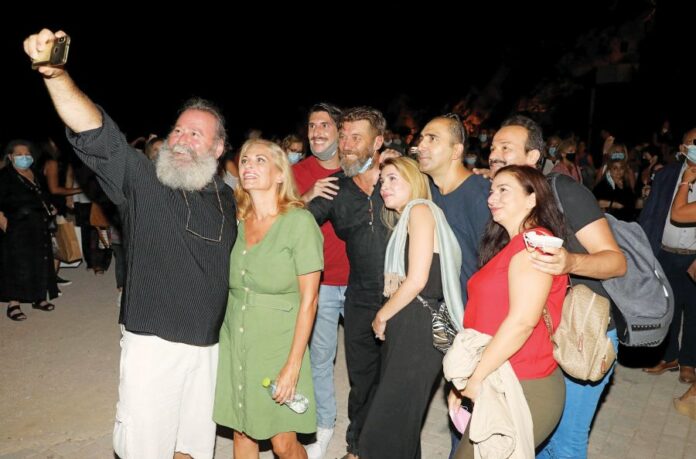 Ο Ζαν Πολ Γκοτιέ συνάντησε τις «Άγριες Μέλισσες»