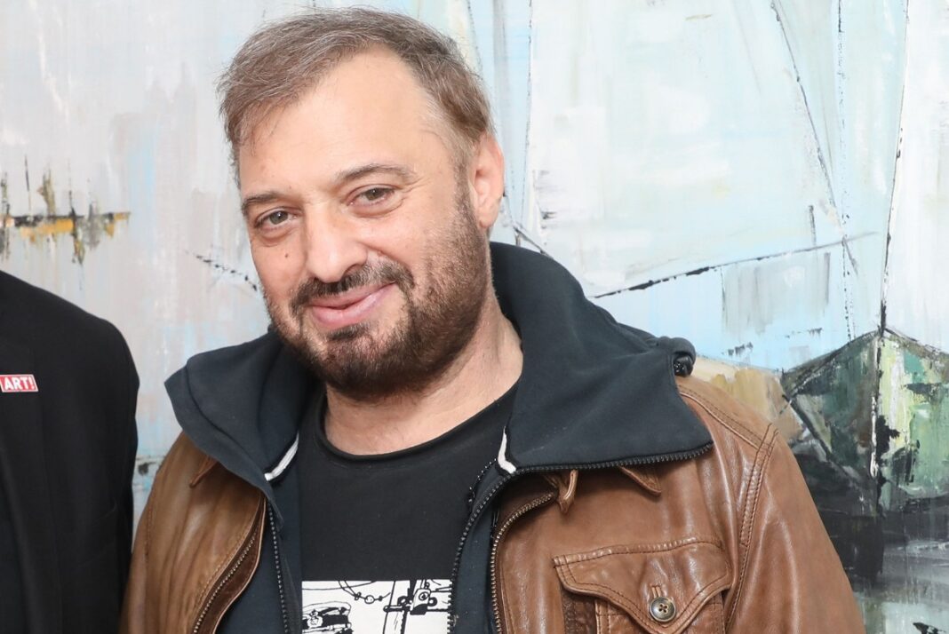 «Τσακώσαμε» τον Χρήστο Φερεντίνο σε έξοδο παρέα με γνωστή ηθοποιό (φωτο)