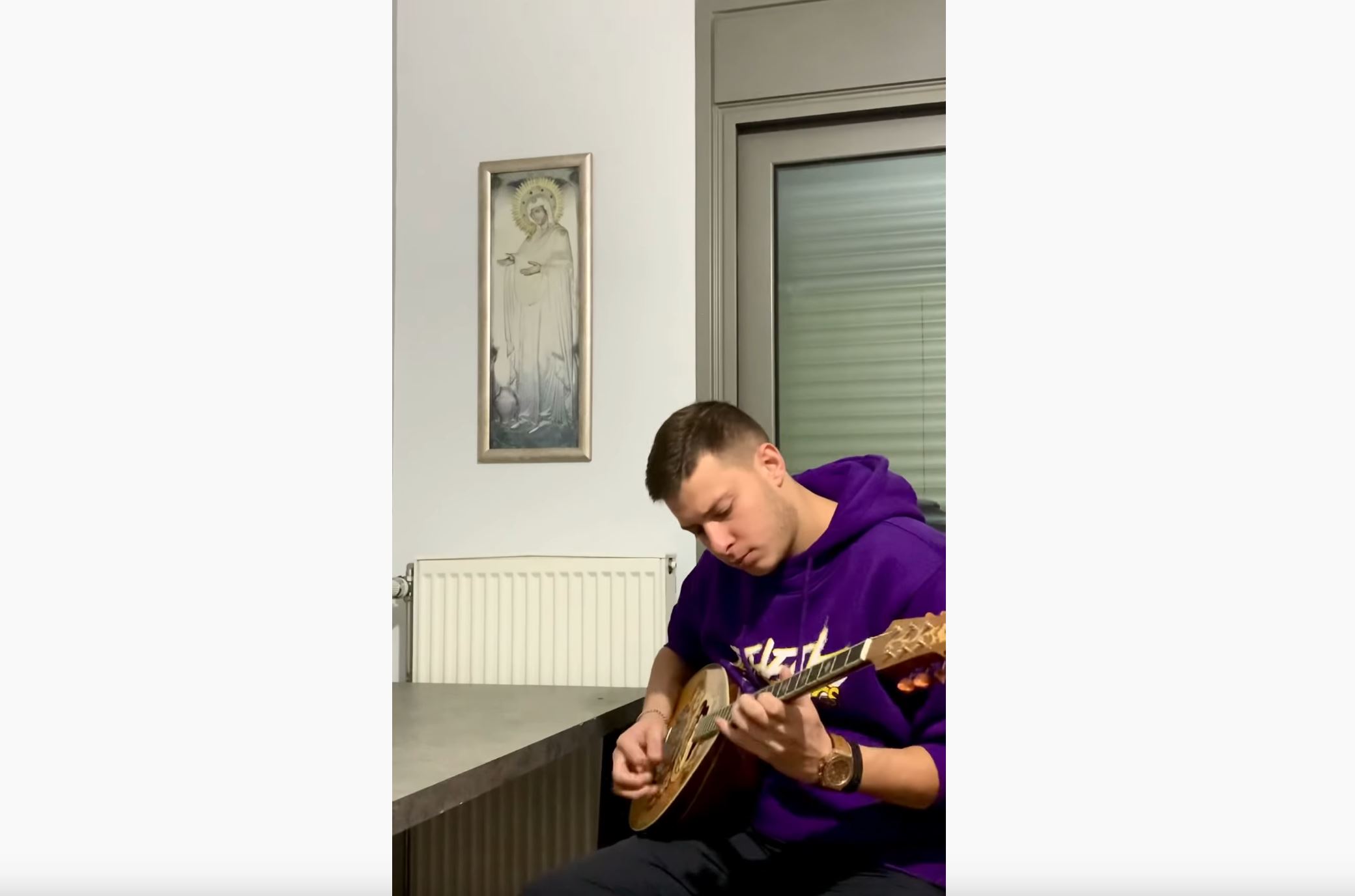 Γιώργος Μητρόπουλος – Ο Tik Toker που σαρώνει το youtube παίζοντας μπουζούκι