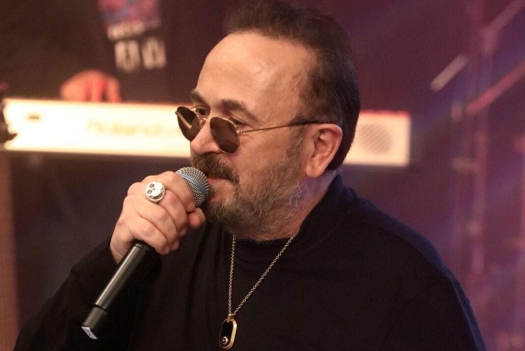Γονίδης - «Έκανα το μονοδοσικό εμβόλιο γιατί δεν έχει μέσα του πιθήκου τον ιό»