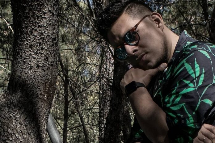 Συγκλονίζει ο «Black Vybez» - «Μπήκα στο σπίτι και βρήκα τη μητέρα μου σε μια λίμνη αίματος»
