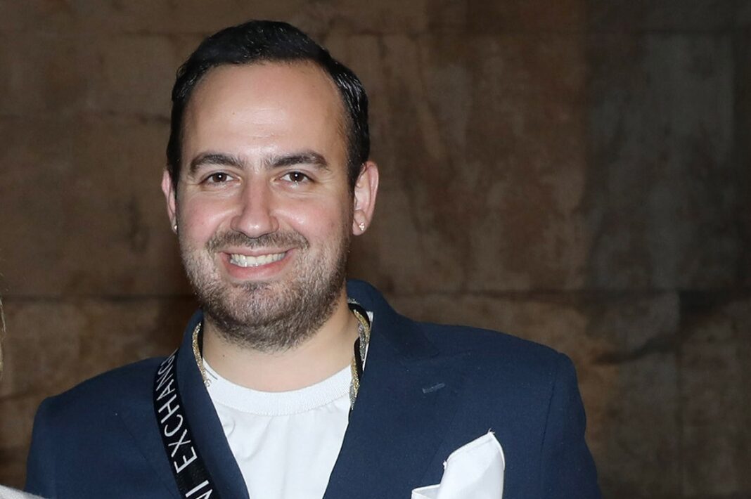 Ο Μαυρίκιος Μαυρικίου ξέσπασε και έδωσε ονόματα ανεμβολίαστων ηθοποιών