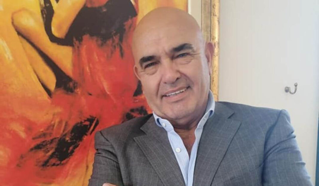 Σπύρος Μπρέμπος - Ο «βασιλιάς των πανηγυριών» με το... μυστρί στο χέρι