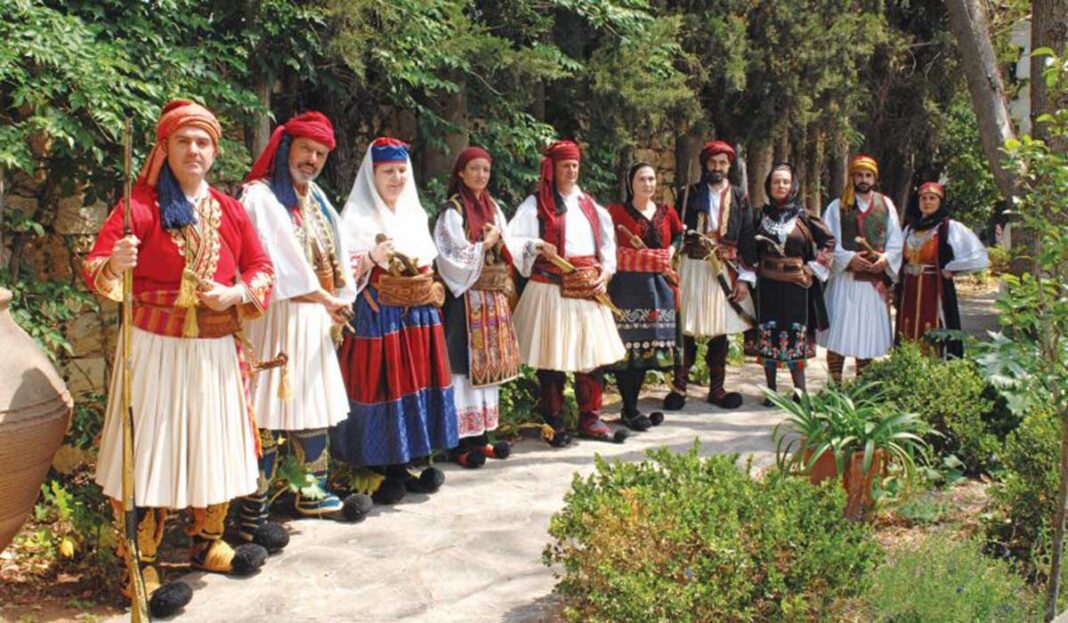 Ο Λάκης Γιακουμής αποτύπωσε στον φακό του μοναδικές στιγμές για τα 200 χρόνια από την Επανάσταση