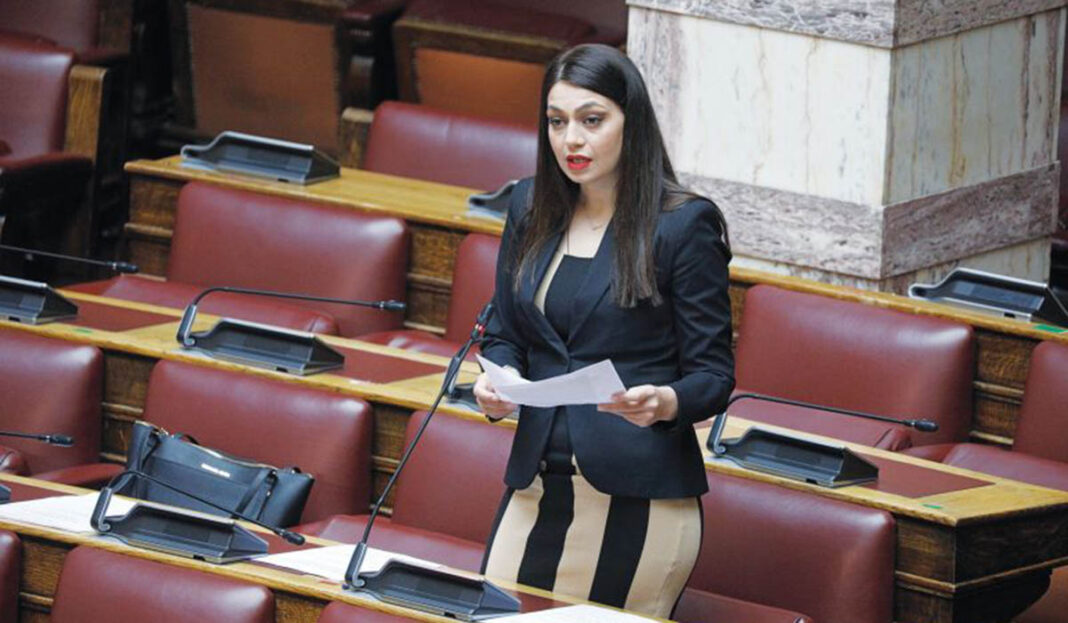 Μαρία Απατζίδη - Eξηγεί γιατί πρέπει να φύγει το συντομότερο η κυβέρνηση Μητσοτάκη