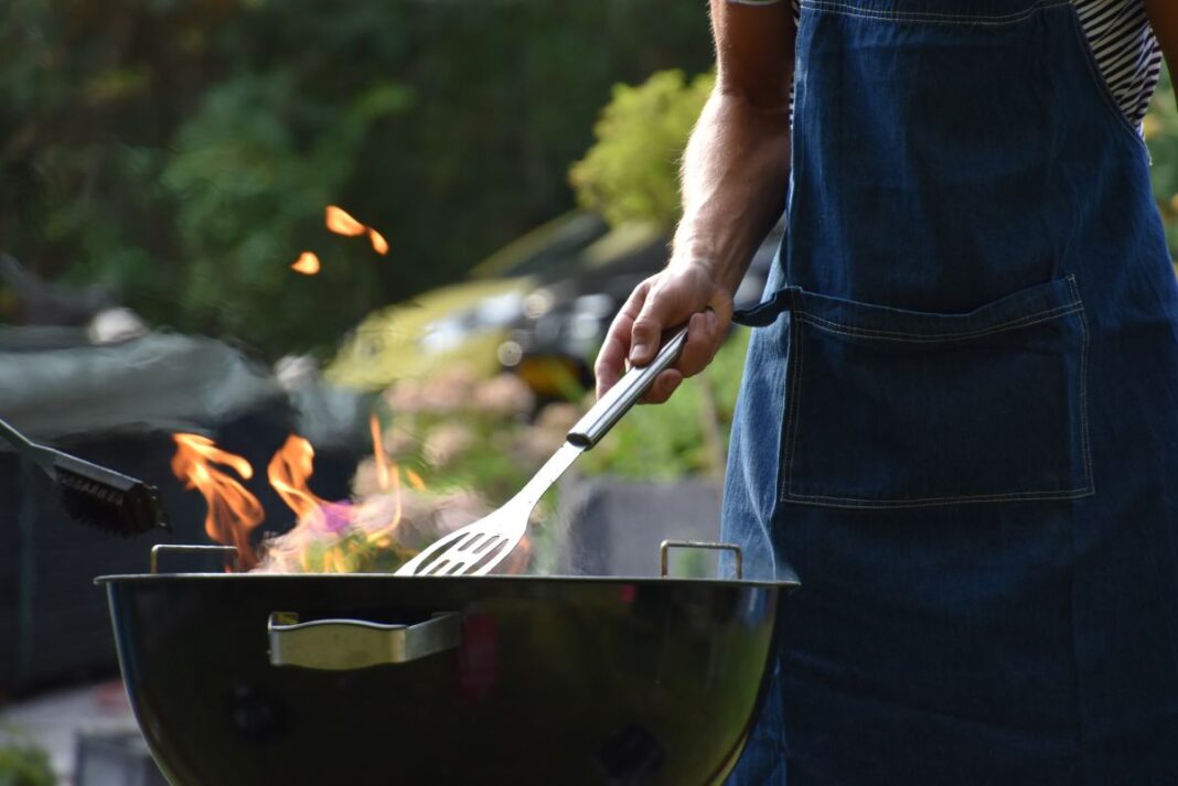 Κήπος, barbeque και αγάπη, ψήνεστε;