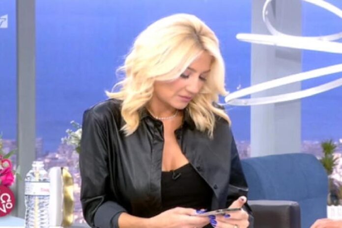 Φαίη Σκορδά - Το μήνυμα στο κινητό που έλαβε on air και η αναστάτωσή της (video)