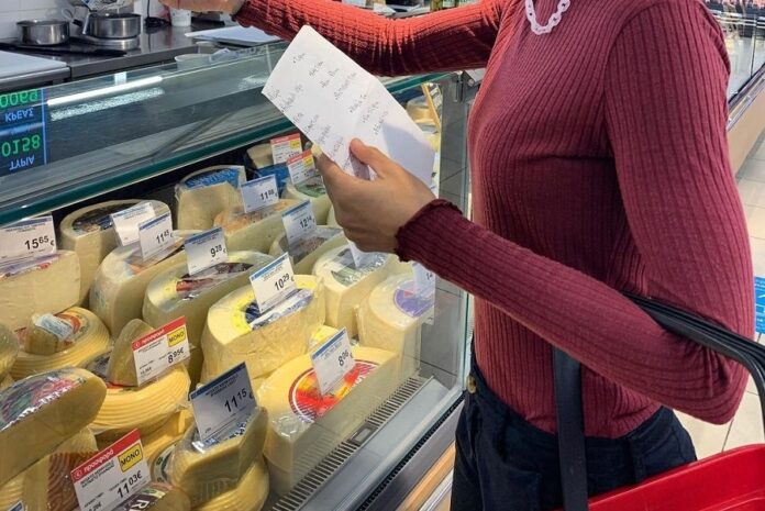 Ποια ηθοποιός πήγε στο σούπερ μάρκετ να κάνει τα ψώνια της και πόζαρε για μια φωτογραφία;