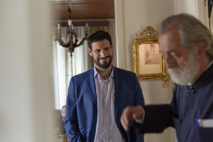 Πατριαρχέας για «Σασμό» - «Ψάχνω έναν δικηγόρο και γίνεται ένα μικρό ατύχημα και έτσι γνωρίζω τη Στέλλα»