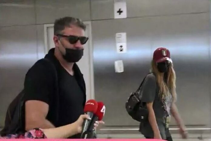Η άφιξη των Βανδή – Μπισμπίκη στο αεροδρόμιο και η ενόχληση της τραγουδίστριας μόλις είδε τις κάμερες