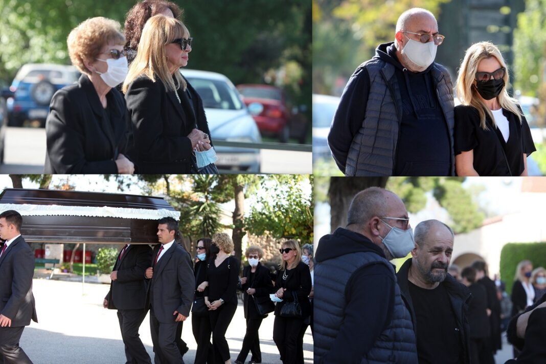 Συντετριμμένη η Άννα Φόνσου στην κηδεία του Τάκη Μπουγά