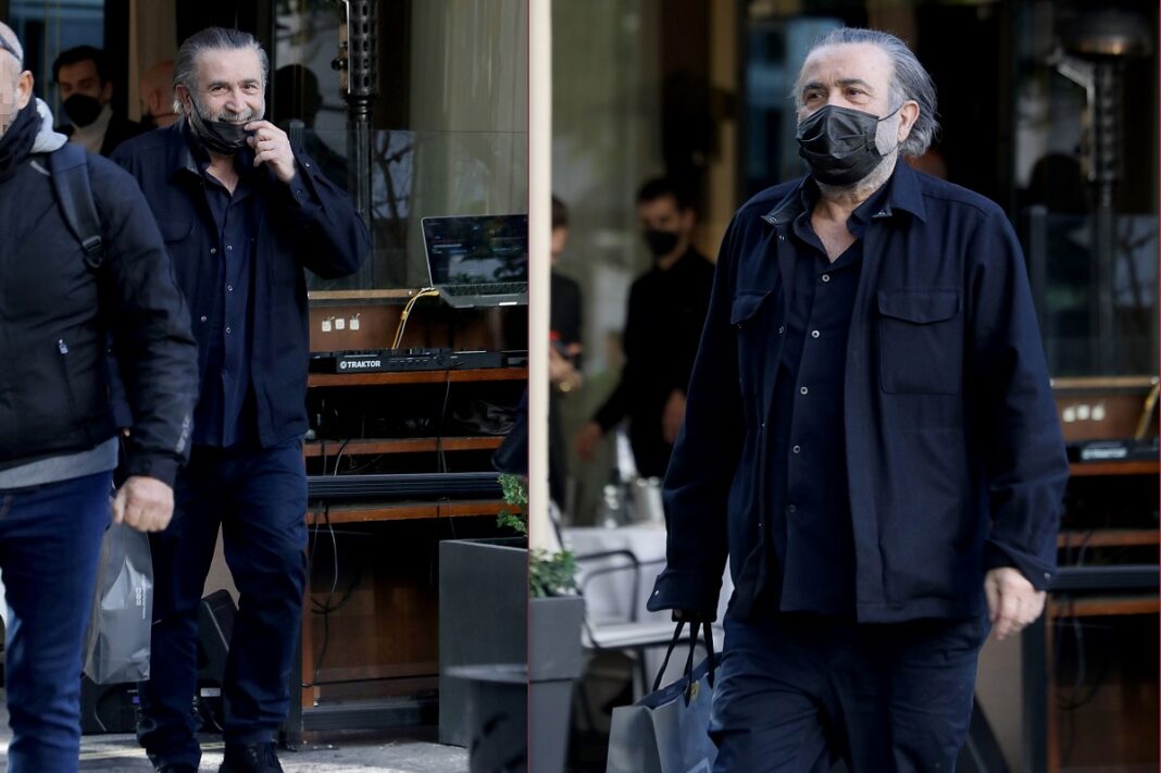 «Τσακώσαμε» τον Λάκη Λαζόπουλου στη Βουκουρεστίου να κάνει τα ψώνια του (φωτο)