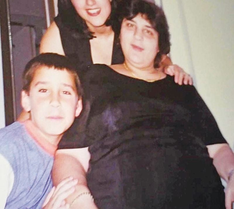 Βασίλης Πορφυράκης: Το σημάδι του Χριστού πάνω στη μητέρα του που μετά τον χαμό της έγινε ο άγγελός του