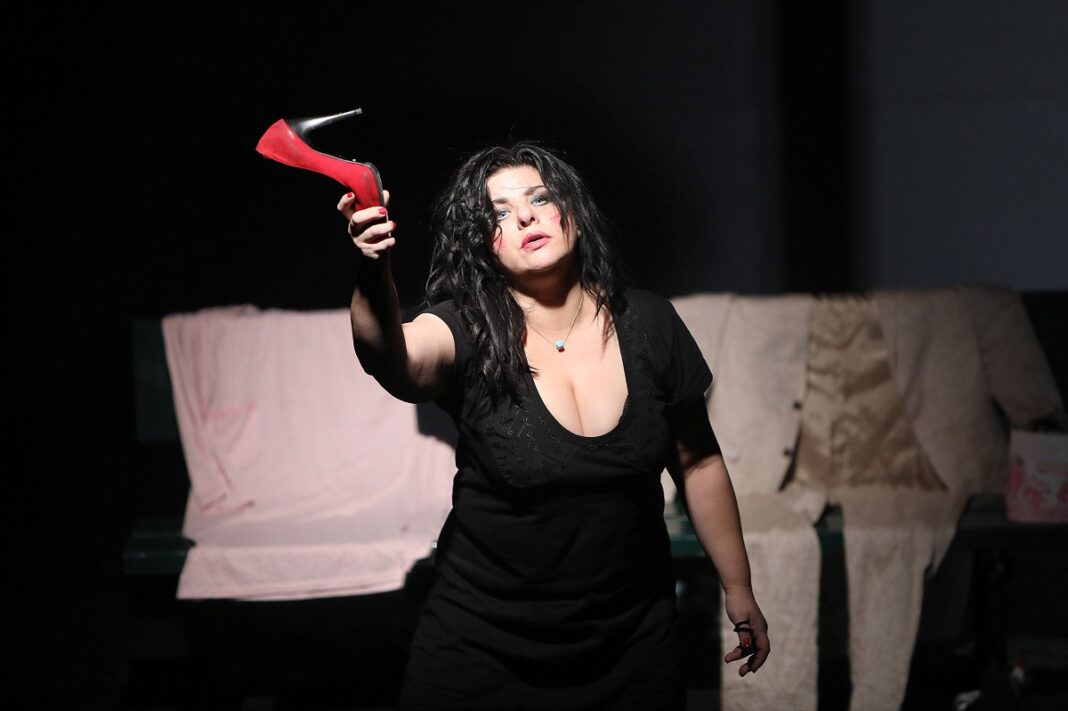 «Λείπεις» - Στη Κάτω Σκηνή του του «Από Μηχανής» Θεάτρου