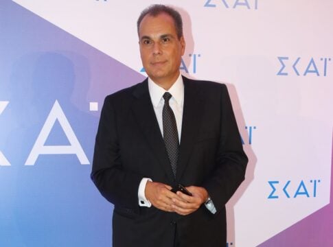 Σπάνια φωτογραφία! Ο Νίκος Στραβελάκης ποζάρει με τη σύζυγό του και τον 20χρονο γιο τους