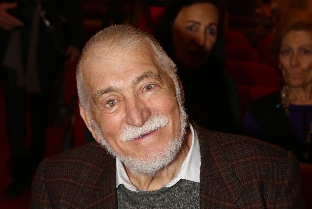 Ανέστης Βλάχος - Ο άνδρας «φάντασμα» πίσω από τη διαθήκη του