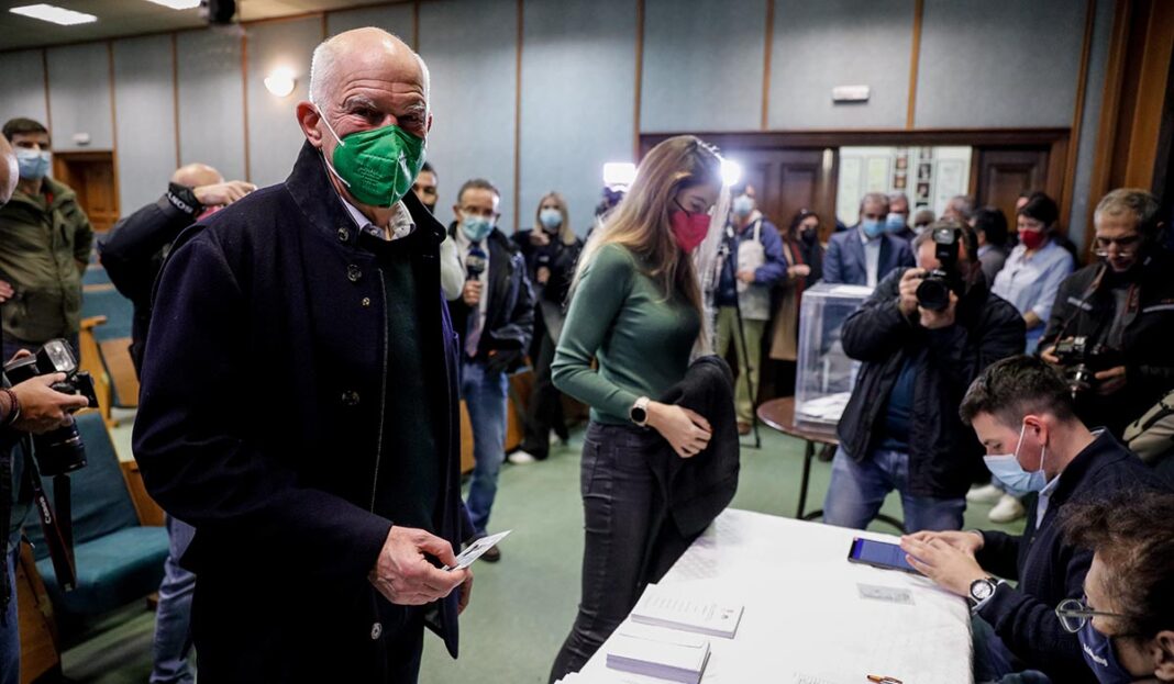 Ο Παπανδρέου δέχτηκε πιέσεις ακόμη και από την οικογένειά του για να αποσυρθεί από την μονομαχία με τον Ανδρουλάκη
