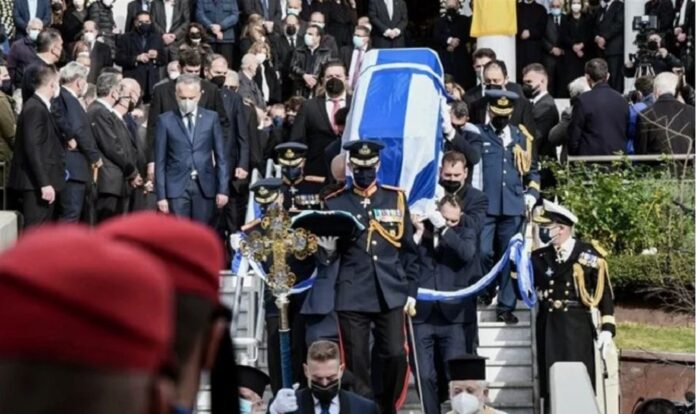 Mε τιμές αρχηγού κράτους η κηδεία του Κάρολου Παπούλια - Αύριο στα Γιάννενα η ταφή