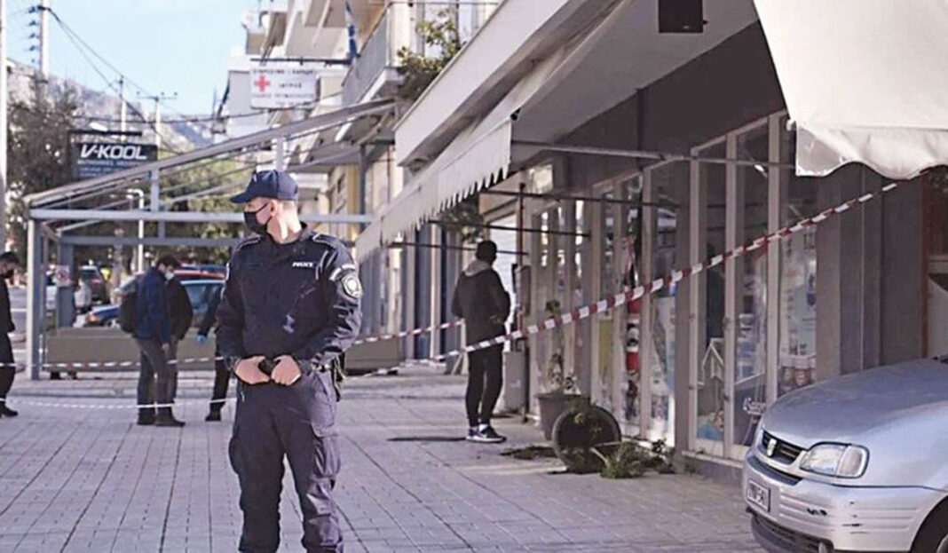 Δολοφονία στη Γλυφάδα - Σκότωσε τον φίλο της μητέρας του για την περιουσία