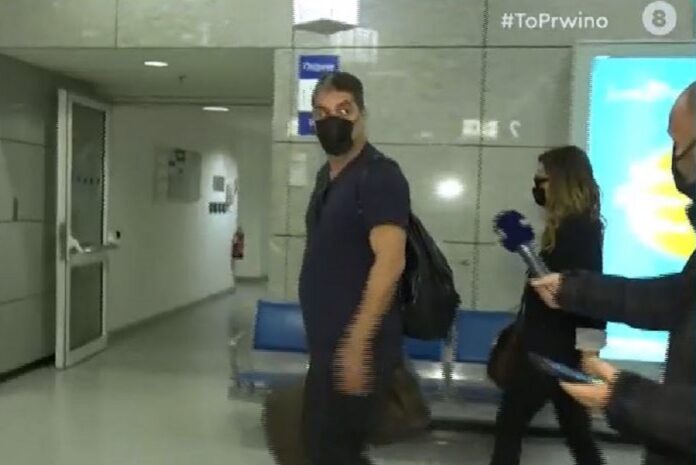 Ο εκνευρισμός του Μπισμπίκη μόλις είδε τις κάμερες στο αεροδρόμιο και η αντίδραση της Βανδή