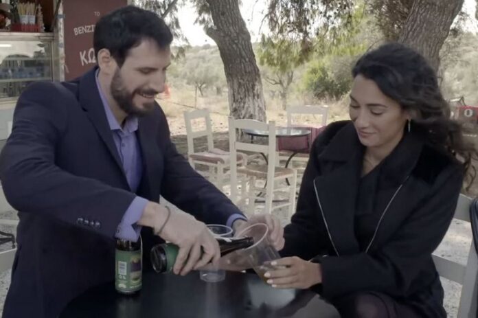 «Σασμός» - Ένα τρακάρισμα γίνεται αφορμή να γνωριστεί ο Άγγελος με τη Στέλλα