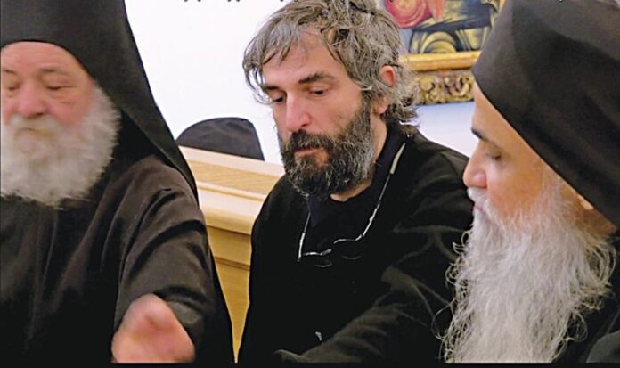 Ο Άρης Σερβετάλης στη Μονή Βατοπαιδίου - Δείτε εικόνες μέσα από το μοναστήρι