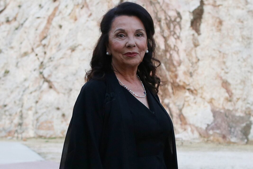 Δύσκολες ώρες για τη Μπέτυ Λιβανού: «Ο κορονοϊός πείραξε τη φωνή και την ακοή μου»