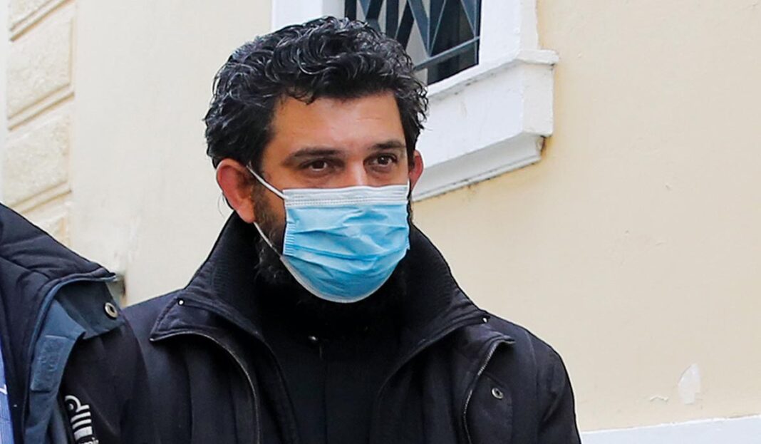 Ο «διάβολος με τα ράσα» είχε μετατρέψει διαμέρισμα σε... ερωτική φωλιά