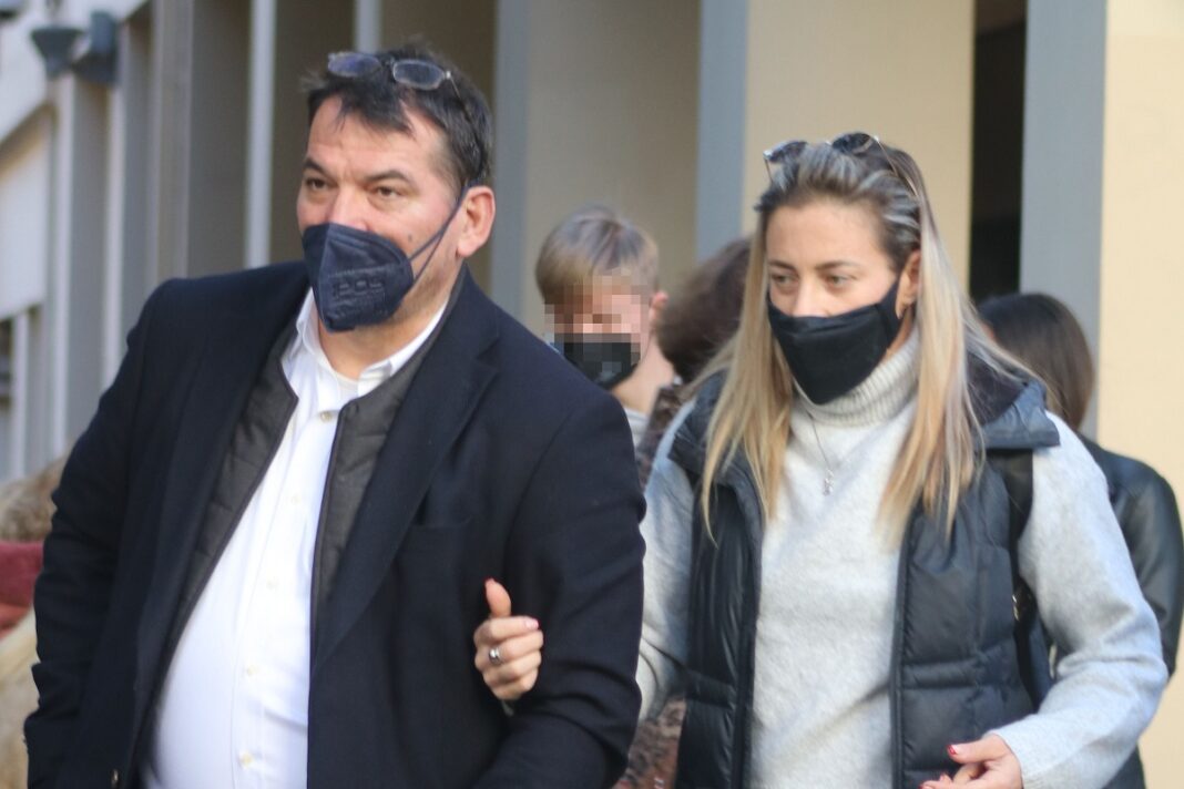 «Τσακώσαμε» τον Πύρρο Δήμα με τη νέα του σύντροφο σε βόλτα τους