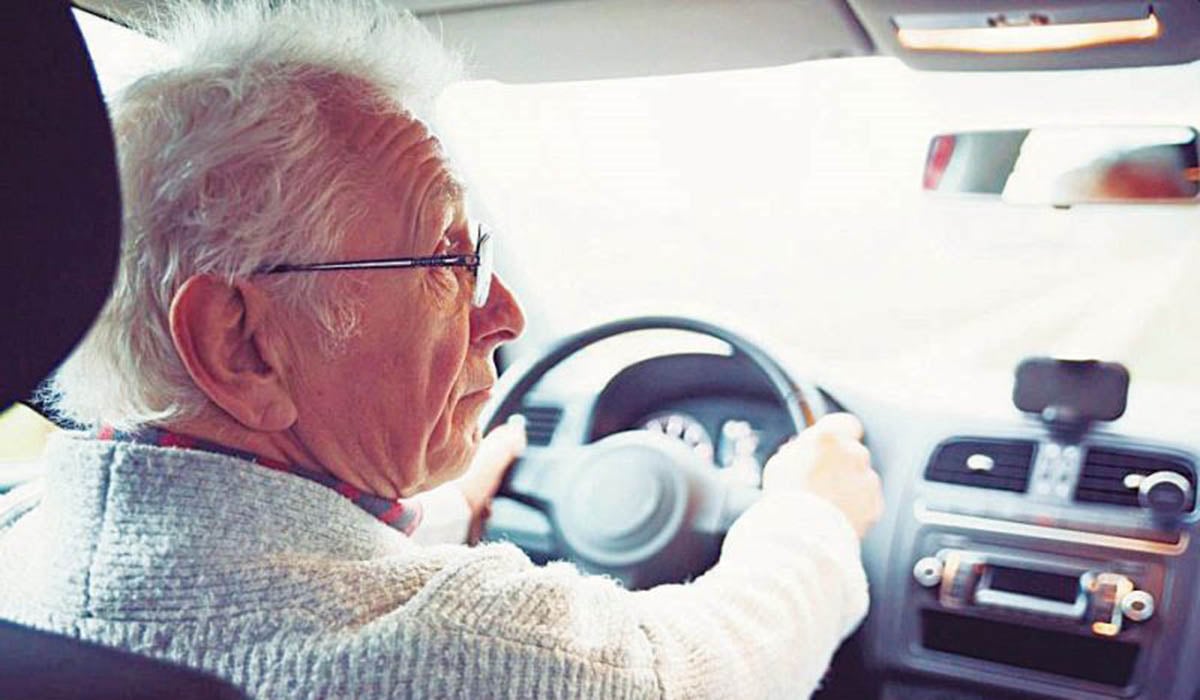 84χρονος οδηγούσε χωρίς άδεια για επτά δεκαετίες χωρίς ούτε ένα πρόστιμο!