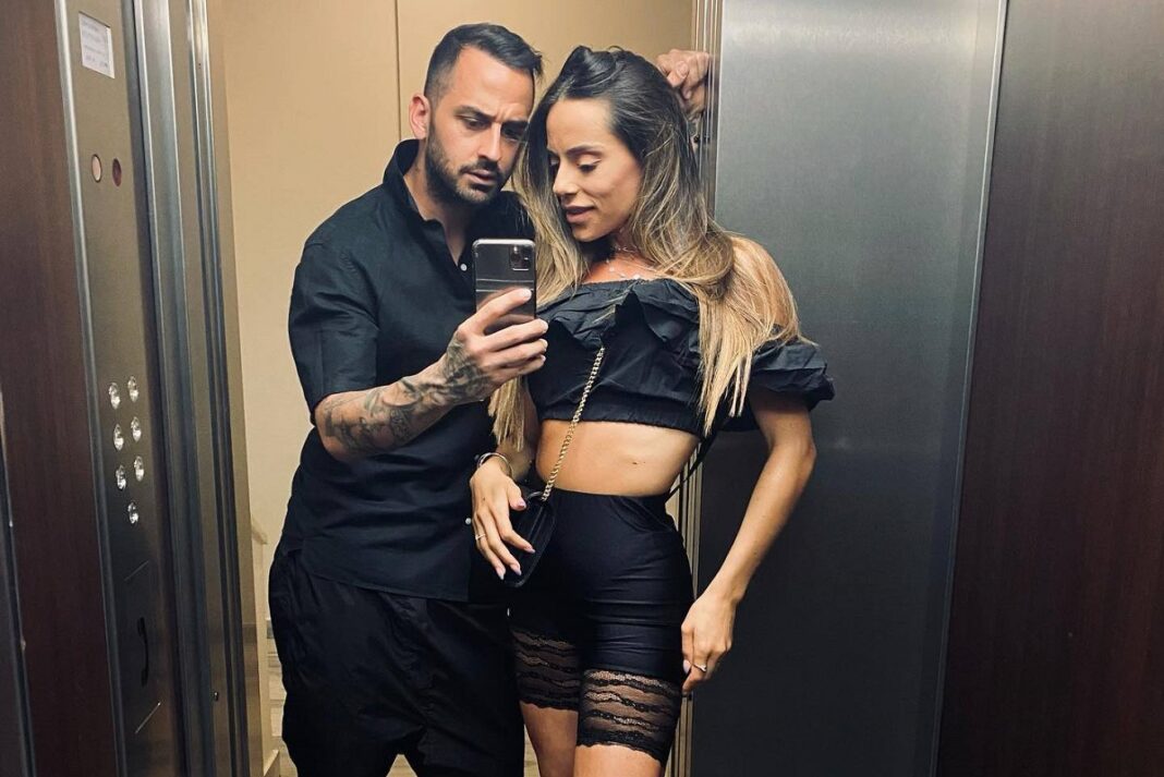 Ο Άρης Σοϊλέδης «χτύπησε» το πρόσωπο της Μαρίας Αντωνά στο χέρι του