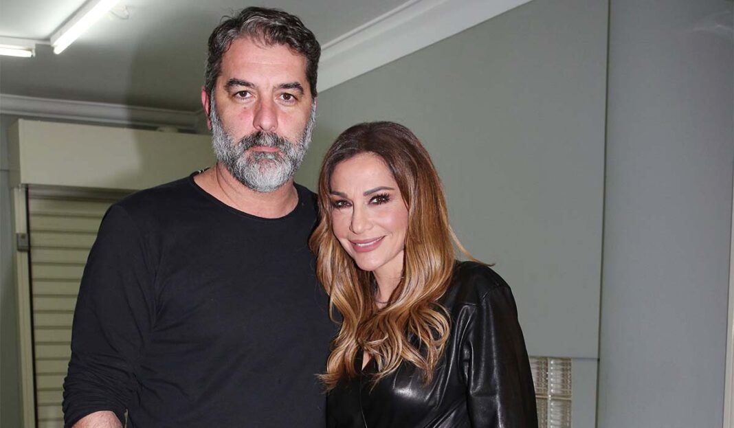 Η Δέσποινα Βανδή είναι τρελά ερωτευμένη – Πόσταρε φωτό αγκαλιά με τον Μπισμπίκη