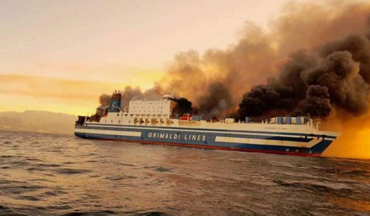 Στις φλόγες το πλοίο «Euroferry Olympia» σε θαλάσσια περιοχή δέκα μίλια βόρεια της Κέρκυρας