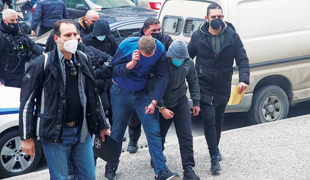 Παραδόθηκε ο «Αθηναίος» για τo φόνο του Άλκη
