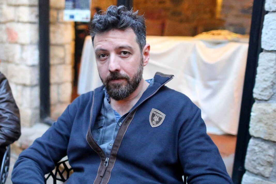 Η αντίδραση του Παπαγιάννη για την ηθοποιό που υποστηρίζει πως της επιτέθηκε στο παρελθόν