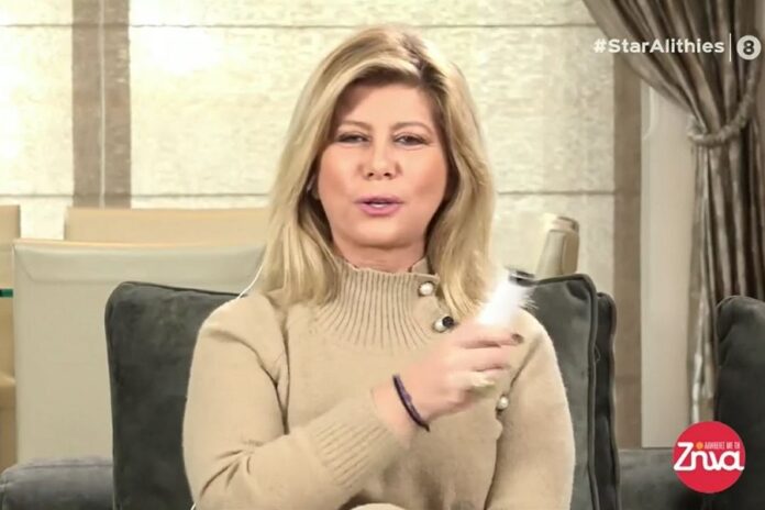 Η Ζήνα Κουτσελίνη για δεύτερη ημέρα κάνει εκπομπή από το σπίτι της