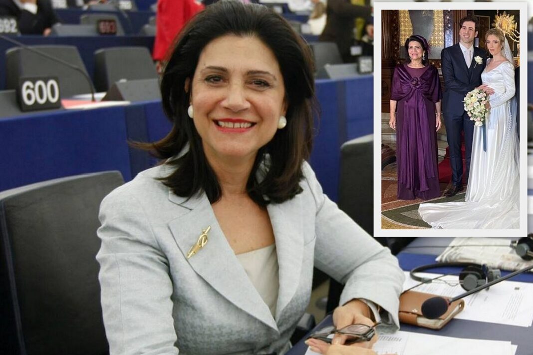 Τρισευτυχισμένη η Ρόδη Κράτσα: «Γεννήθηκε το πρώτο μου εγγόνι»
