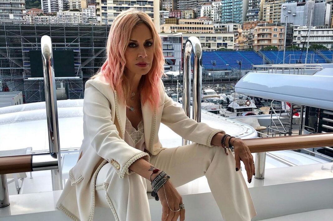 Η Άννα Βίσση έγινε 65 και δείτε πώς γιόρτασε τα γενέθλιά της