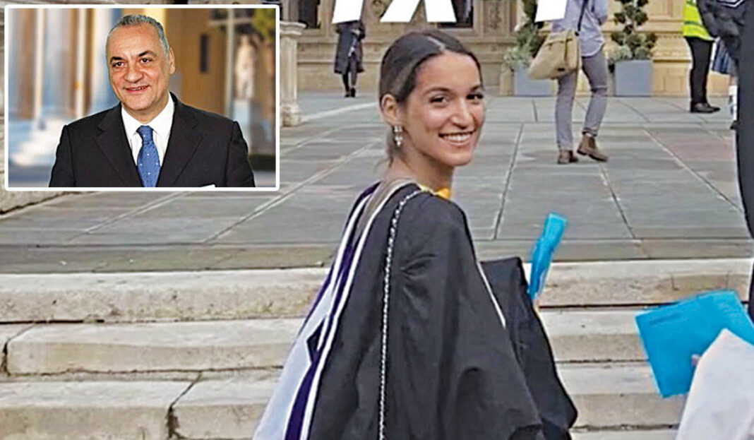 Ο Κεφαλογιάννης στο Λονδίνο για το πτυχίο της Ρεγγίνας του
