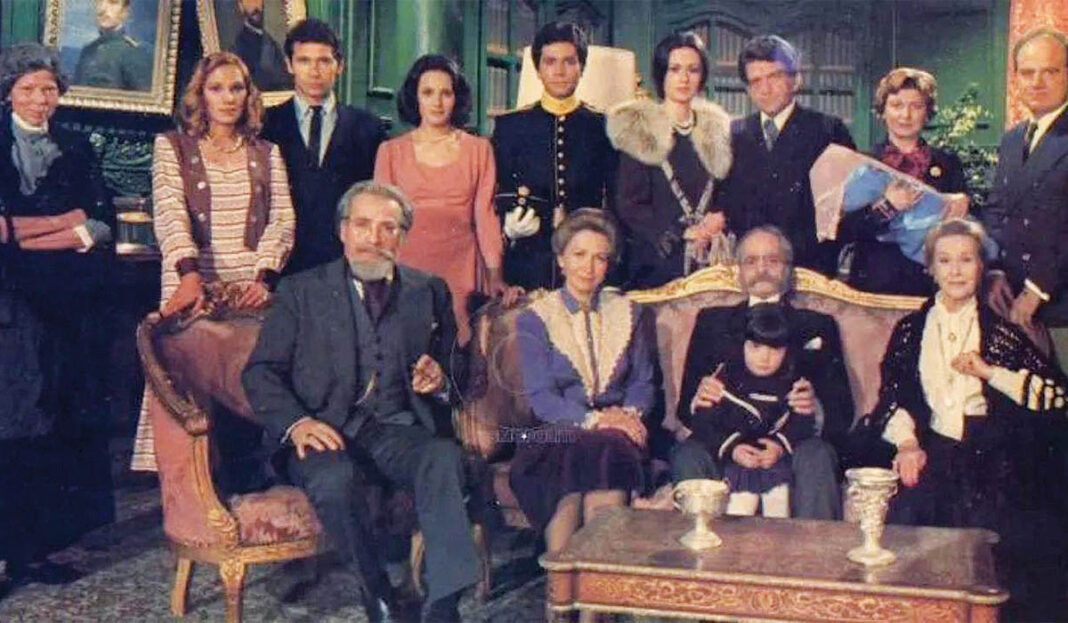 Η θρυλική σειρά «Πανθέοι» επιστρέφει ύστερα από 43 χρόνια σε νέα εκδοχή