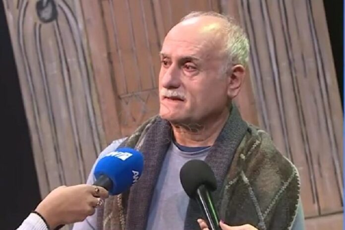 Ο Γιώργος Ψυχογιός «λύγισε» on camera αποκαλύπτοντας πως κακοποιήθηκε από θεατράνθρωπο