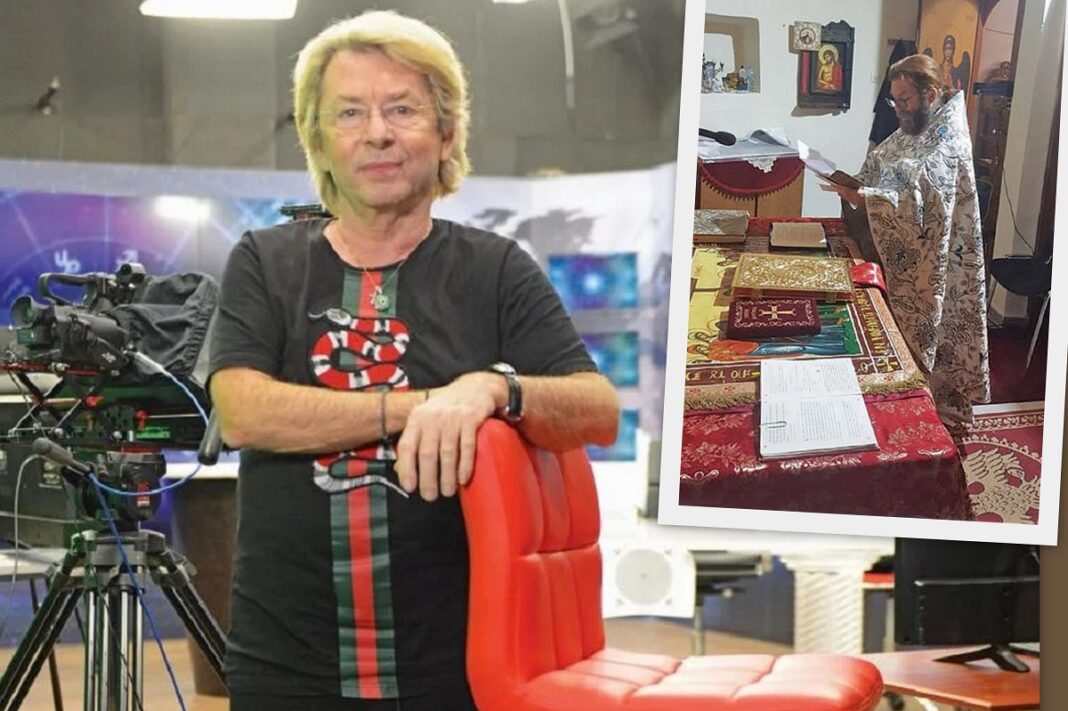 Ο Νίκος Χορταρέας πέταξε τα ράσα και επέστρεψε στην τηλεόραση για να λύνει μάγια