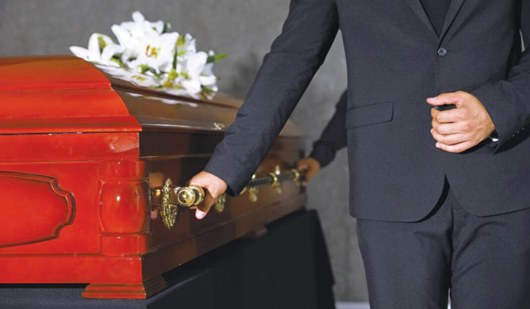 «Κοράκια» στις σάρκες του Δημοσίου